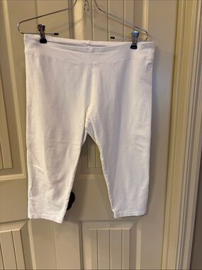 Women’s White Stretch Capri Leggings